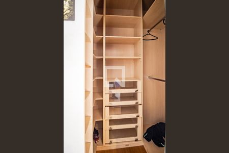 Apartamento à venda com 211m², 3 quartos e 4 vagas Apartamento à venda com 211m², 3 quartos e 4 vagasQuarto 02 Suíte - Closet