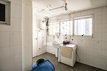Apartamento à venda com 211m², 3 quartos e 4 vagas Apartamento à venda com 211m², 3 quartos e 4 vagasÁrea de Serviço