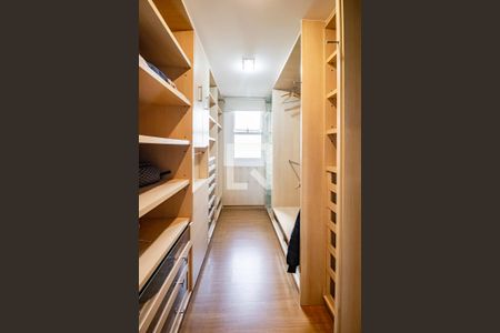 Apartamento à venda com 211m², 3 quartos e 4 vagas Apartamento à venda com 211m², 3 quartos e 4 vagasQuarto 03 Suíte - Closet