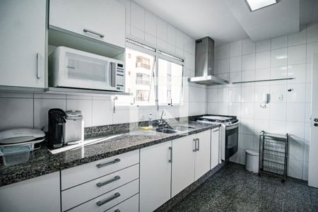 Apartamento à venda com 211m², 3 quartos e 4 vagas Apartamento à venda com 211m², 3 quartos e 4 vagasCozinha