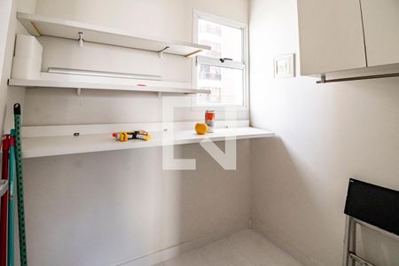 Apartamento à venda com 211m², 3 quartos e 4 vagas Apartamento à venda com 211m², 3 quartos e 4 vagasQuarto de Serviço
