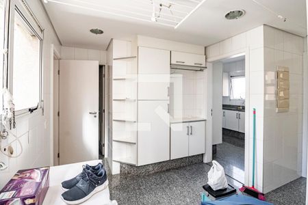 Apartamento à venda com 211m², 3 quartos e 4 vagas Apartamento à venda com 211m², 3 quartos e 4 vagasÁrea de Serviço