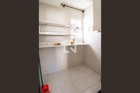 Apartamento à venda com 211m², 3 quartos e 4 vagas Apartamento à venda com 211m², 3 quartos e 4 vagasQuarto de Serviço
