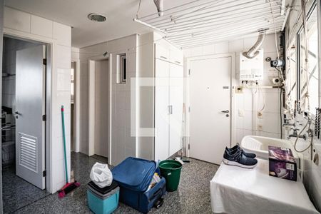 Apartamento à venda com 211m², 3 quartos e 4 vagas Apartamento à venda com 211m², 3 quartos e 4 vagasÁrea de Serviço