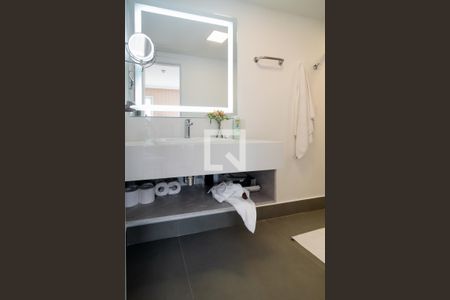 Banheiro Social de apartamento para alugar com 1 quarto, 32m² em Cidade Monções, São Paulo