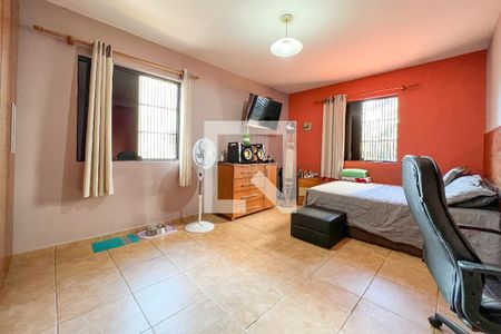 Casa à venda com 209m², 3 quartos e 6 vagasQuarto 2