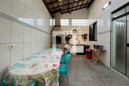 Casa à venda com 209m², 3 quartos e 6 vagasQuintal com Churrasco