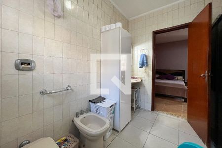 Casa à venda com 209m², 3 quartos e 6 vagasBanheiro do Quarto 3