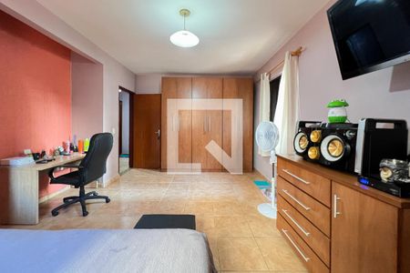 Casa à venda com 209m², 3 quartos e 6 vagasQuarto 2