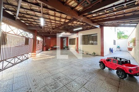 Casa à venda com 209m², 3 quartos e 6 vagasGaragem
