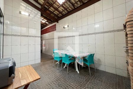 Casa à venda com 209m², 3 quartos e 6 vagasQuintal com Churrasco