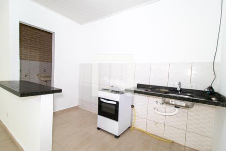 Cozinha de kitnet/studio para alugar com 1 quarto, 25m² em Novo Mundo, Curitiba
