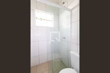 Banheiro de kitnet/studio para alugar com 1 quarto, 25m² em Novo Mundo, Curitiba