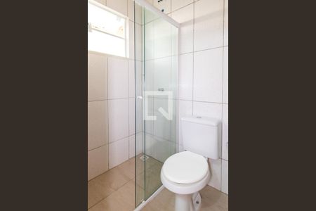 Banheiro de kitnet/studio para alugar com 1 quarto, 25m² em Novo Mundo, Curitiba