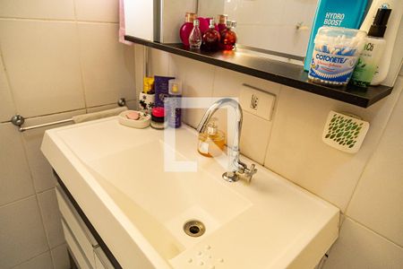 Casa à venda com 100m², 3 quartos e 2 vagasBanheiro - Pia