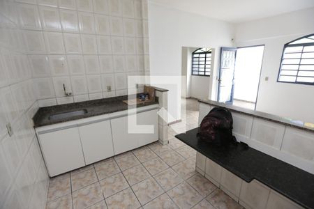 Cozinha de casa para alugar com 1 quarto, 80m² em Califórnia, Belo Horizonte