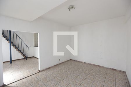 Sala de casa para alugar com 1 quarto, 80m² em Califórnia, Belo Horizonte