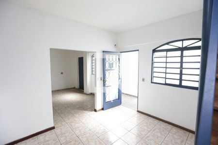 Sala de casa para alugar com 1 quarto, 80m² em Califórnia, Belo Horizonte