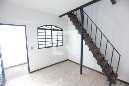 Sala de casa para alugar com 1 quarto, 80m² em Califórnia, Belo Horizonte