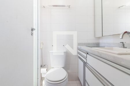 Apartamento à venda com 69m², 2 quartos e 1 vagaSuíte 2 - banheiro