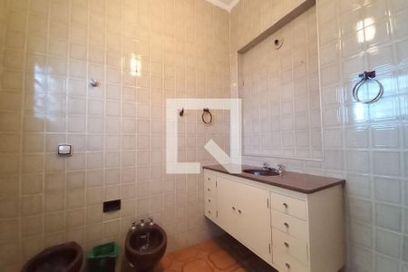 Casa à venda com 350m², 3 quartos e 10 vagas Casa à venda com 350m², 3 quartos e 10 vagasBanheiro da Suíte 1