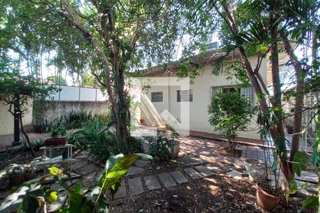 Casa à venda com 350m², 3 quartos e 10 vagas Casa à venda com 350m², 3 quartos e 10 vagasQuintal