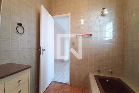 Casa à venda com 350m², 3 quartos e 10 vagas Casa à venda com 350m², 3 quartos e 10 vagasBanheiro da Suíte 1