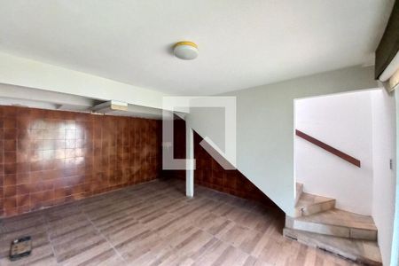 Casa à venda com 350m², 3 quartos e 10 vagas Casa à venda com 350m², 3 quartos e 10 vagasÁrea comum - Salão de festas