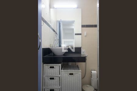 Casa à venda com 120m², 2 quartos e 3 vagas Casa à venda com 120m², 2 quartos e 3 vagasBanheiro