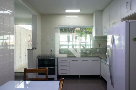 Casa à venda com 120m², 2 quartos e 3 vagas Casa à venda com 120m², 2 quartos e 3 vagasCozinha