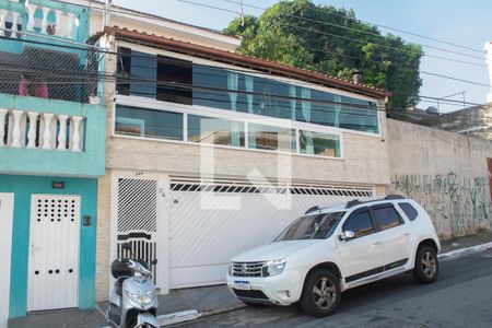 Casa à venda com 120m², 2 quartos e 3 vagas Casa à venda com 120m², 2 quartos e 3 vagasFachada