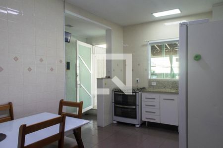 Casa à venda com 120m², 2 quartos e 3 vagas Casa à venda com 120m², 2 quartos e 3 vagasCozinha