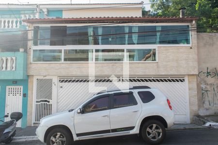 Casa à venda com 120m², 2 quartos e 3 vagas Casa à venda com 120m², 2 quartos e 3 vagasFachada