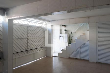 Casa à venda com 120m², 2 quartos e 3 vagas Casa à venda com 120m², 2 quartos e 3 vagasGaragem