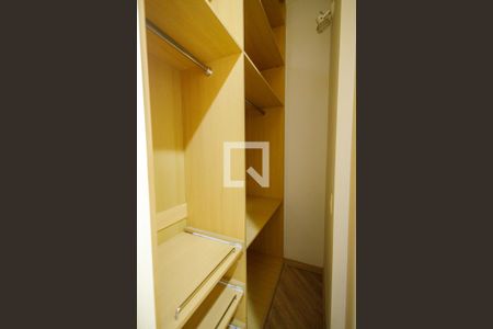 Casa de condomínio para alugar com 200m², 3 quartos e 2 vagas Casa de condomínio para alugar com 200m², 3 quartos e 2 vagasCloset