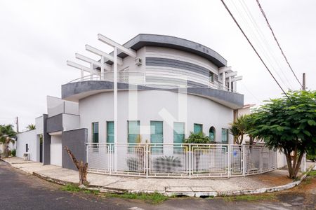 Fachada de casa de condomínio para alugar com 3 quartos, 200m² em Vila Sao Geraldo, Taubaté