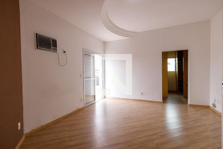 Casa de condomínio para alugar com 200m², 3 quartos e 2 vagas Casa de condomínio para alugar com 200m², 3 quartos e 2 vagasSuíte