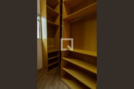 Casa de condomínio para alugar com 200m², 3 quartos e 2 vagas Casa de condomínio para alugar com 200m², 3 quartos e 2 vagasCloset