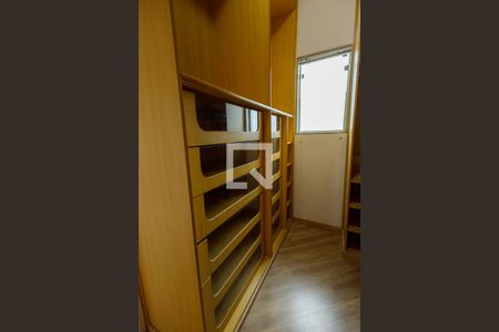 Casa de condomínio para alugar com 200m², 3 quartos e 2 vagas Casa de condomínio para alugar com 200m², 3 quartos e 2 vagasCloset