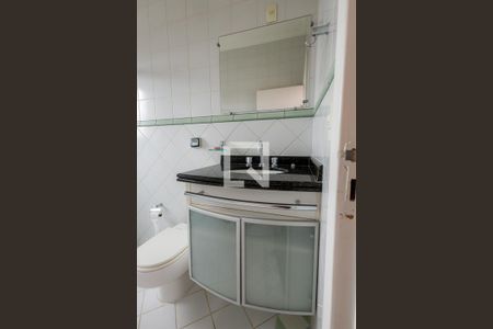 Casa de condomínio para alugar com 200m², 3 quartos e 2 vagas Casa de condomínio para alugar com 200m², 3 quartos e 2 vagasBanheiro Corredor