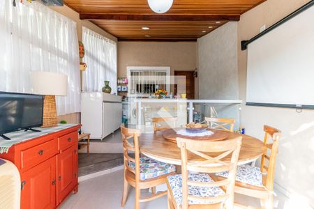 Casa à venda com 190m², 3 quartos e 4 vagasVaranda