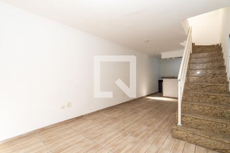 Sala de casa para alugar com 2 quartos, 72m² em Jardim Pinhal, Guarulhos