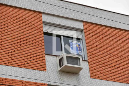 Apartamento à venda com 99m², 3 quartos e 1 vagaPlaquinha instalada na janela da sala