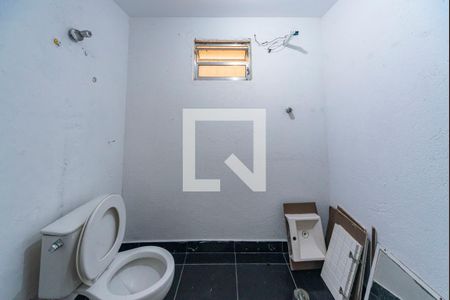 Banheiro da Sala de casa à venda com 4 quartos, 250m² em Parque Gerassi, Santo André