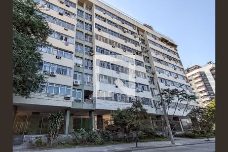 Apartamento à venda com 64m², 2 quartos e sem vagaFachada e portaria