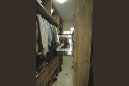 Casa à venda com 344m², 3 quartos e 4 vagasCloset da suíte