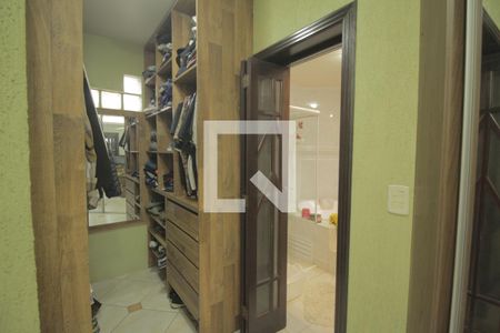 Casa à venda com 344m², 3 quartos e 4 vagasCloset da suíte