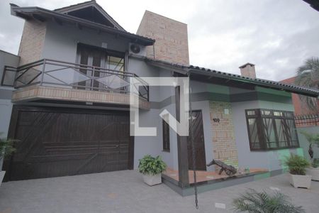 Casa à venda com 344m², 3 quartos e 4 vagasFachada da casa