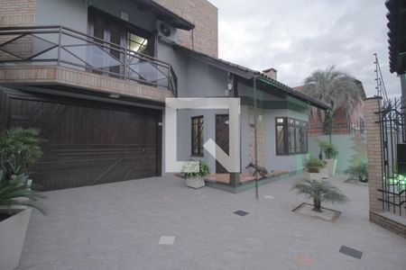 Casa à venda com 344m², 3 quartos e 4 vagasFachada da casa