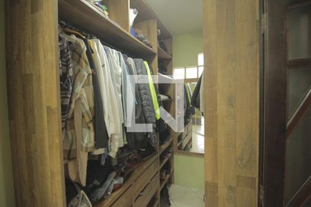 Casa à venda com 344m², 3 quartos e 4 vagasCloset da suíte